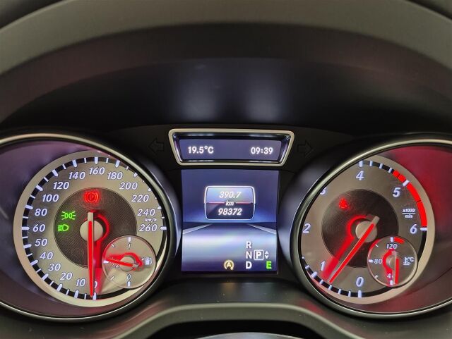 MERCEDES-BENZ GLA 2015 220 CDI 4Matic A Premium Business Webasto,ylläpitolaturi,koukku