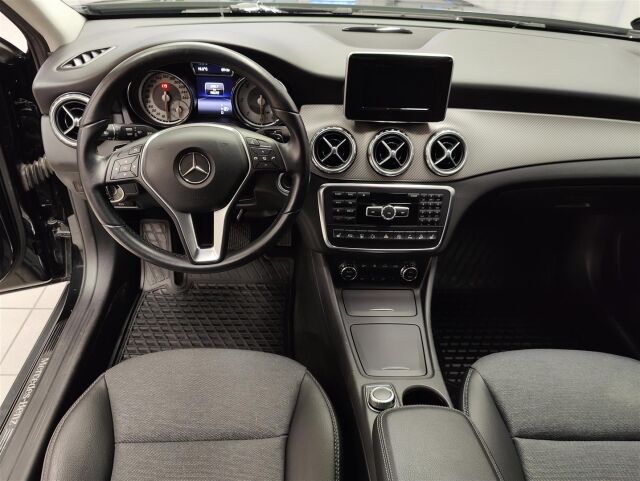 MERCEDES-BENZ GLA 2015 220 CDI 4Matic A Premium Business Webasto,ylläpitolaturi,koukku