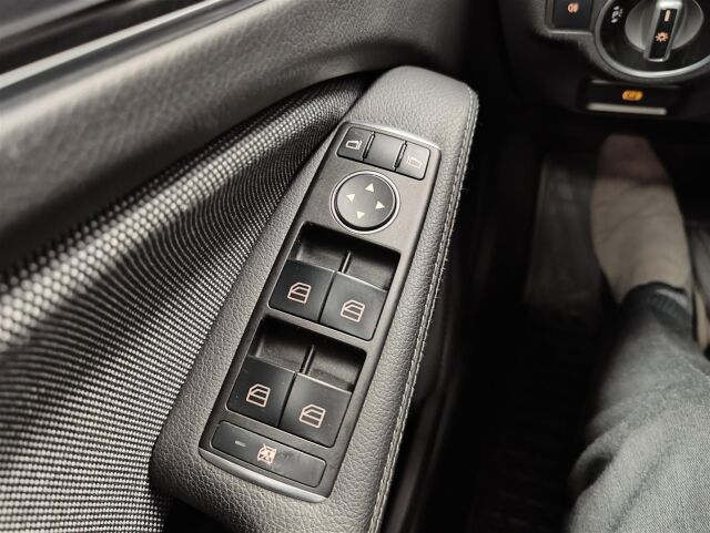 MERCEDES-BENZ GLA 2015 220 CDI 4Matic A Premium Business Webasto,ylläpitolaturi,koukku