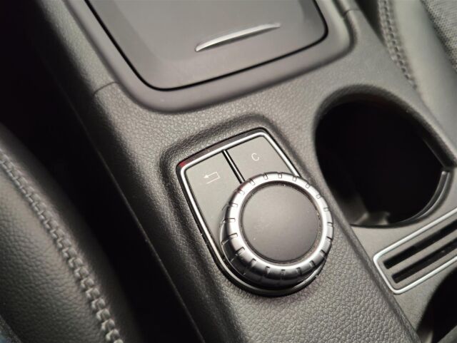 MERCEDES-BENZ GLA 2015 220 CDI 4Matic A Premium Business Webasto,ylläpitolaturi,koukku