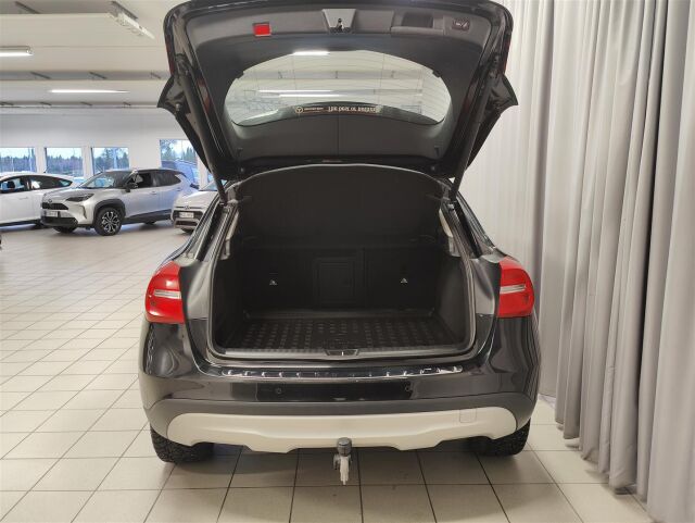 MERCEDES-BENZ GLA 2015 220 CDI 4Matic A Premium Business Webasto,ylläpitolaturi,koukku