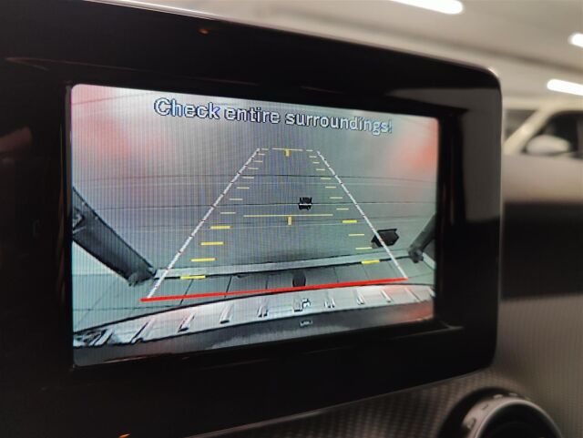 MERCEDES-BENZ GLA 2015 220 CDI 4Matic A Premium Business Webasto,ylläpitolaturi,koukku