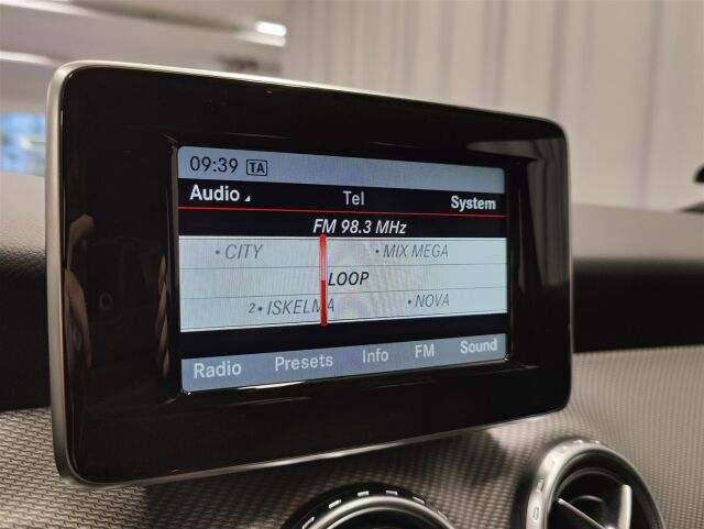 MERCEDES-BENZ GLA 2015 220 CDI 4Matic A Premium Business Webasto,ylläpitolaturi,koukku