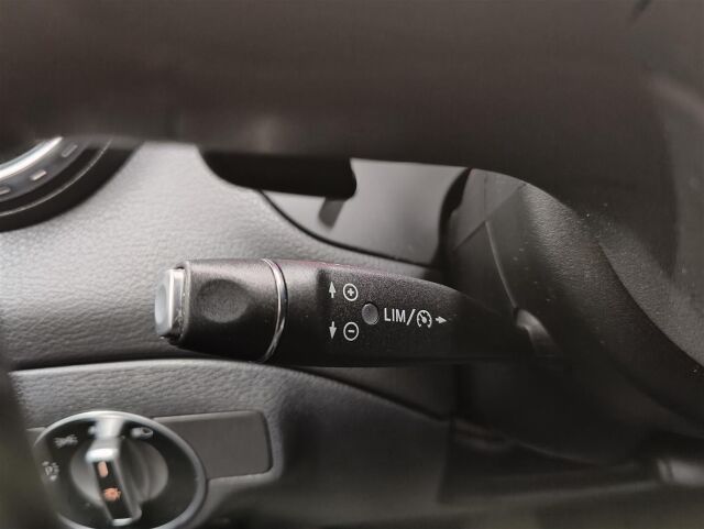 MERCEDES-BENZ GLA 2015 220 CDI 4Matic A Premium Business Webasto,ylläpitolaturi,koukku