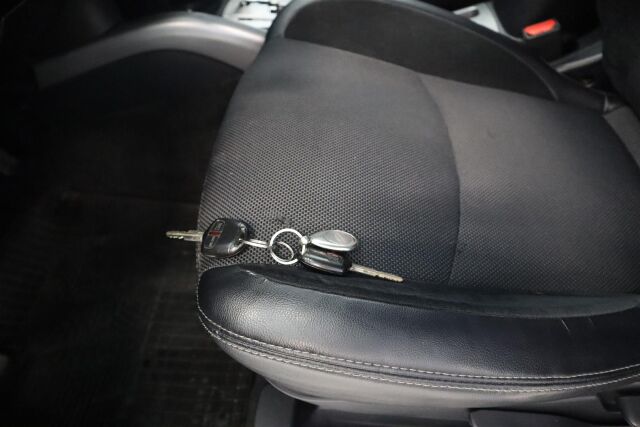 MITSUBISHI Outlander 2012 2,4 MIVEC Intense CVT AT