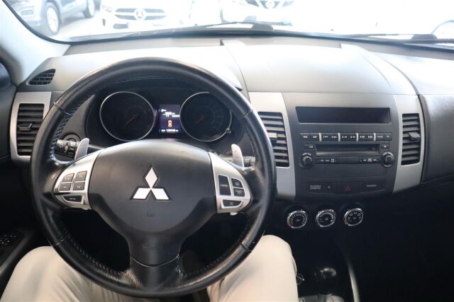 MITSUBISHI Outlander 2012 2,4 MIVEC Intense CVT AT