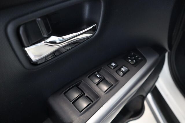 MITSUBISHI Outlander 2012 2,4 MIVEC Intense CVT AT