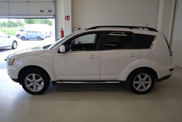 MITSUBISHI Outlander 2012 2,4 MIVEC Intense CVT AT