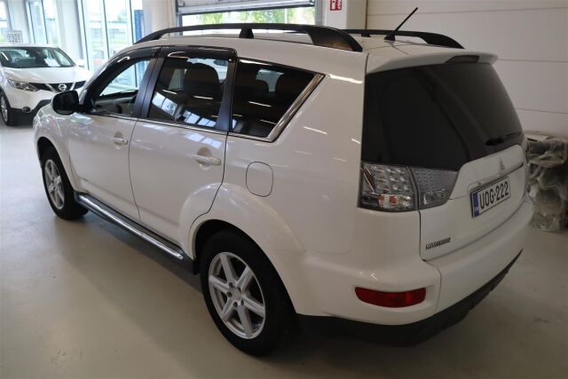 MITSUBISHI Outlander 2012 2,4 MIVEC Intense CVT AT