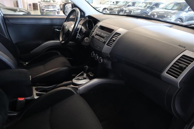 MITSUBISHI Outlander 2012 2,4 MIVEC Intense CVT AT