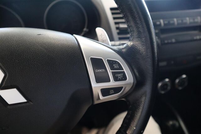MITSUBISHI Outlander 2012 2,4 MIVEC Intense CVT AT