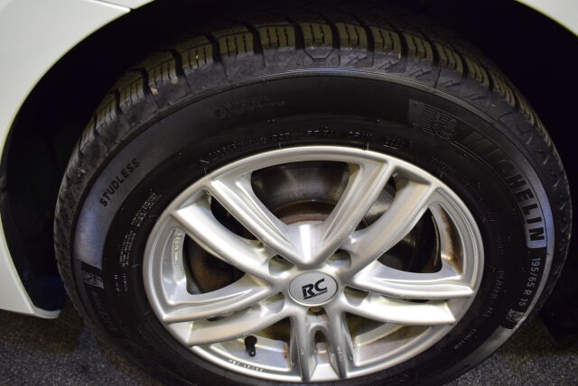 VOLKSWAGEN Golf 2015 Variant Comfortline 1,6 TDI 81 kW (110 hv) DSG-automaatti* Kaukowebasto, Xenonit*