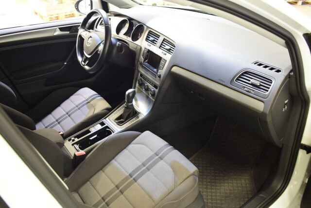 VOLKSWAGEN Golf 2015 Variant Comfortline 1,6 TDI 81 kW (110 hv) DSG-automaatti* Kaukowebasto, Xenonit*