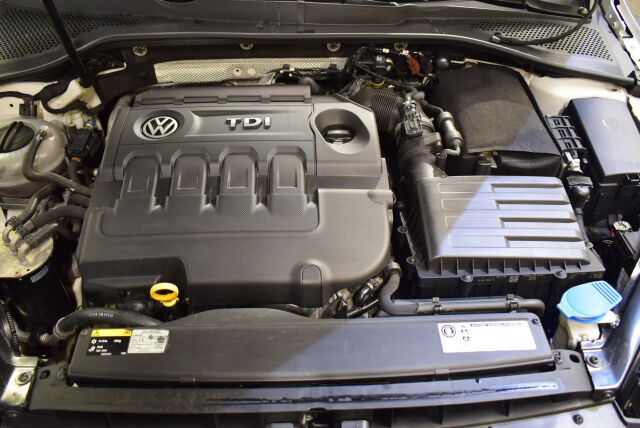 VOLKSWAGEN Golf 2015 Variant Comfortline 1,6 TDI 81 kW (110 hv) DSG-automaatti* Kaukowebasto, Xenonit*