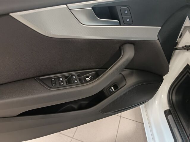 AUDI A4 2016 Sedan First Edition Business Sport 2,0 TDI 140 kW quattro S tronic