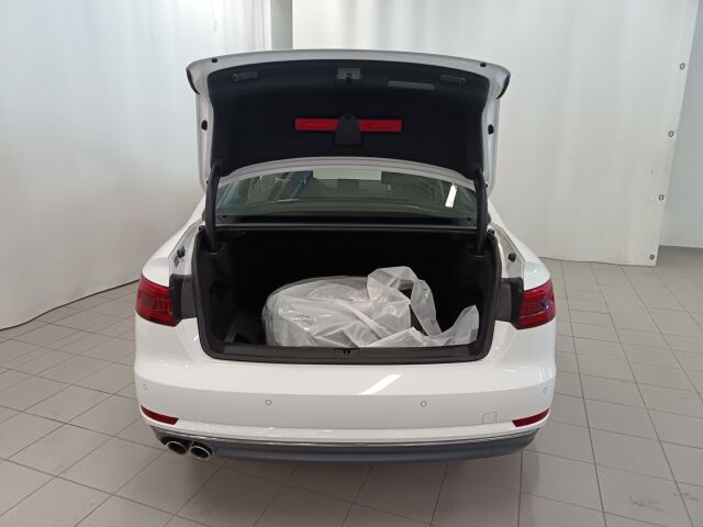 AUDI A4 2016 Sedan First Edition Business Sport 2,0 TDI 140 kW quattro S tronic