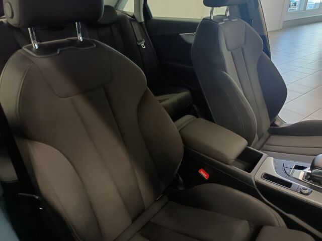 AUDI A4 2016 Sedan First Edition Business Sport 2,0 TDI 140 kW quattro S tronic