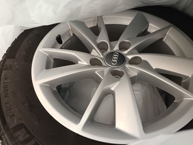 AUDI A4 2016 Sedan First Edition Business Sport 2,0 TDI 140 kW quattro S tronic