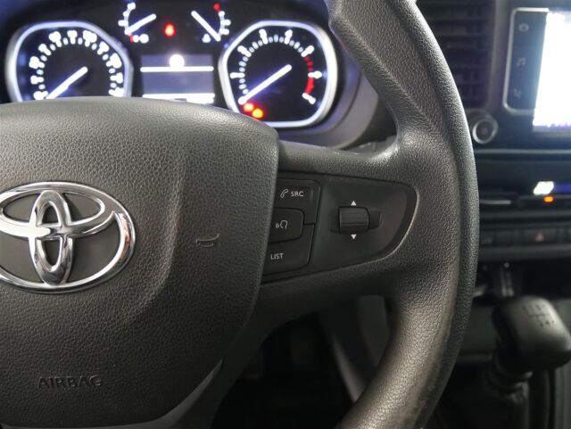 TOYOTA Proace 2017 L1 2,0 D 120 / Kauko-Webasto / Navi / Xenon / Peruutuskamera
