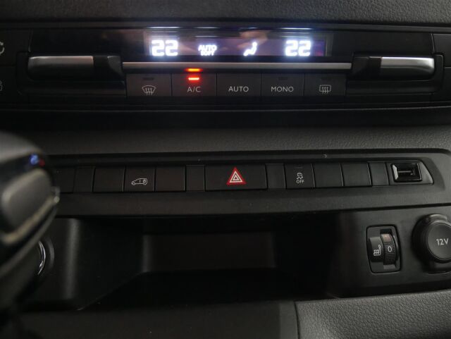 TOYOTA Proace 2017 L1 2,0 D 120 / Kauko-Webasto / Navi / Xenon / Peruutuskamera