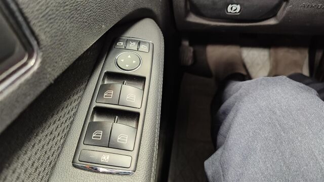 MERCEDES-BENZ E 2009 220 CDI BE A