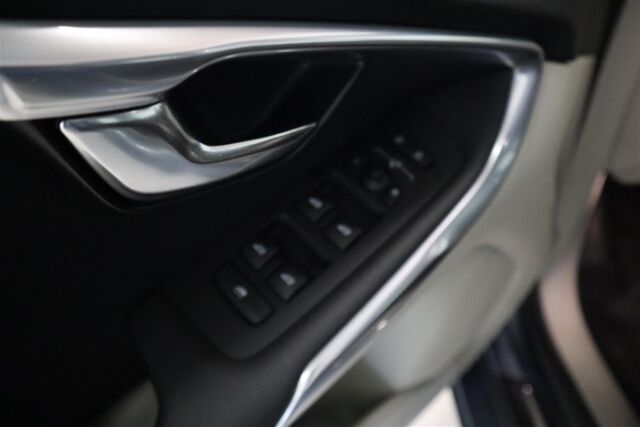 VOLVO V40 2014 T2 Momentum