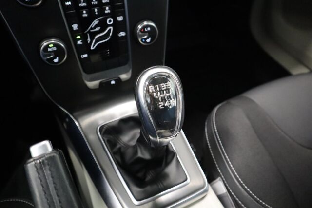 VOLVO V40 2014 T2 Momentum