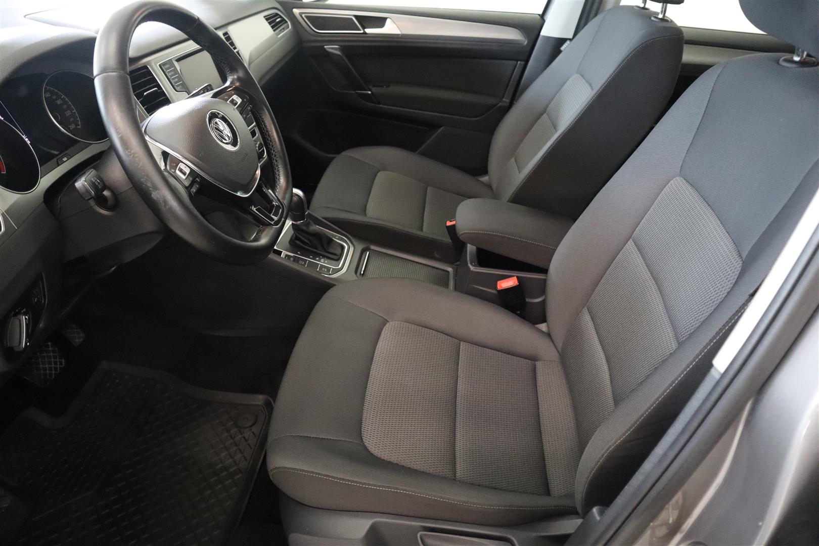 Volkswagen Golf Sportsvan 2015, photo 6/24