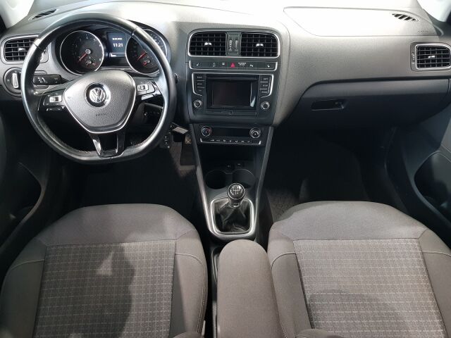 VOLKSWAGEN Polo 2015 Comfortline 1,2 TSI 66 kW (90 hv) BlueMotion Technology 4-ovinen