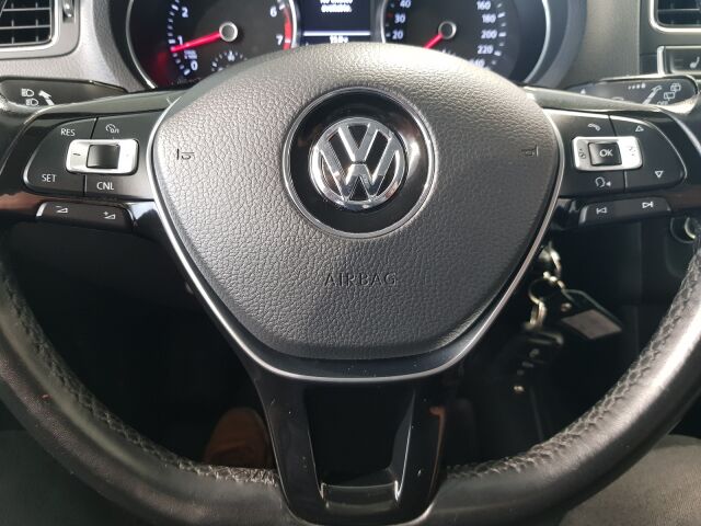 VOLKSWAGEN Polo 2015 Comfortline 1,2 TSI 66 kW (90 hv) BlueMotion Technology 4-ovinen