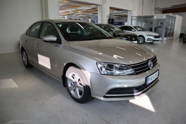 VOLKSWAGEN Jetta 2015 Comfort 1,2 TSI 77 kW (105 hv)