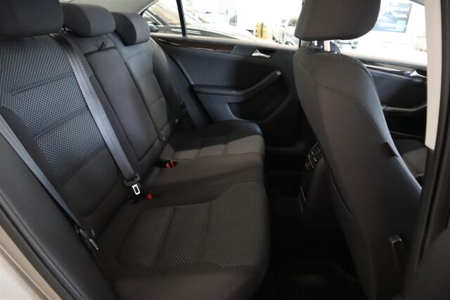 VOLKSWAGEN Jetta 2015 Comfort 1,2 TSI 77 kW (105 hv)