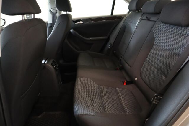 VOLKSWAGEN Jetta 2015 Comfort 1,2 TSI 77 kW (105 hv)