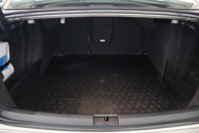 VOLKSWAGEN Jetta 2015 Comfort 1,2 TSI 77 kW (105 hv)