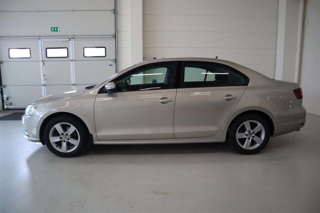 VOLKSWAGEN Jetta 2015 Comfort 1,2 TSI 77 kW (105 hv)