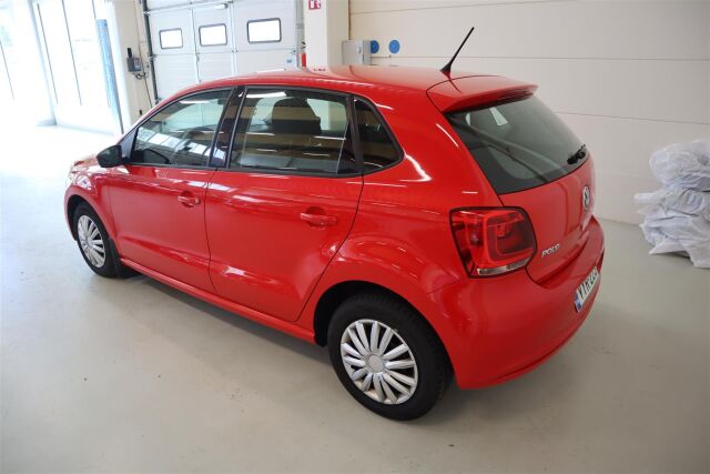 VOLKSWAGEN Polo 2010 Trendline 1,2 51 kW (70 hv) 4-ovinen