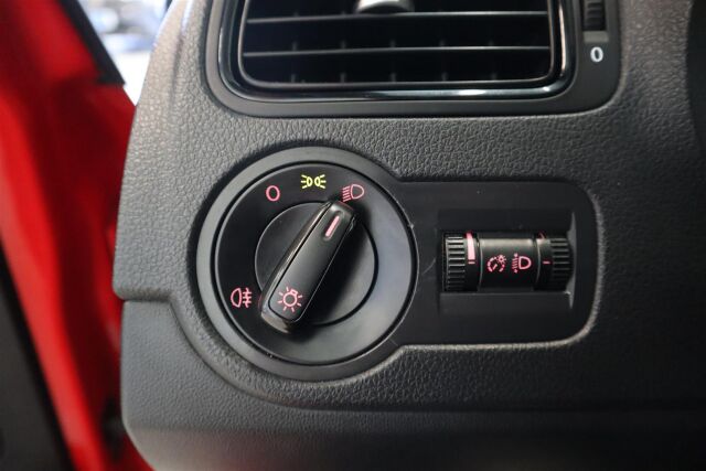 VOLKSWAGEN Polo 2010 Trendline 1,2 51 kW (70 hv) 4-ovinen