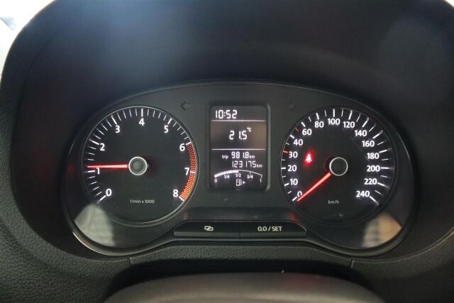 VOLKSWAGEN Polo 2010 Trendline 1,2 51 kW (70 hv) 4-ovinen