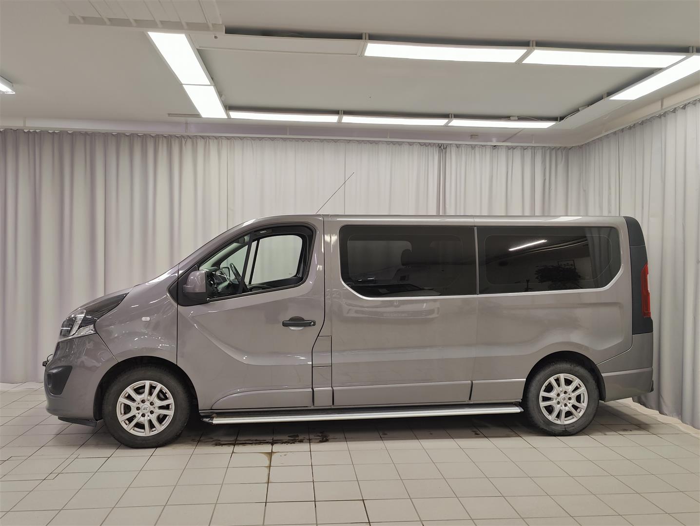 Opel Vivaro 2016, kuva 3/17