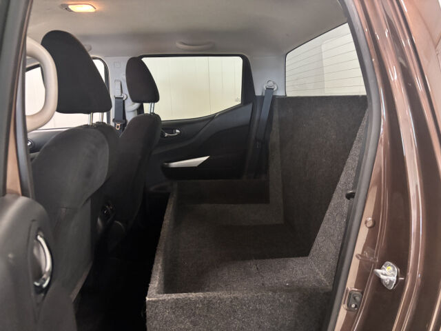 NISSAN Navara 2017 2.3dCi 190HV AUT DOUPLE CAP SIS ALV! *VETOKOUKKU  *AUTOM ILMASTOINTI *VAKKARI *