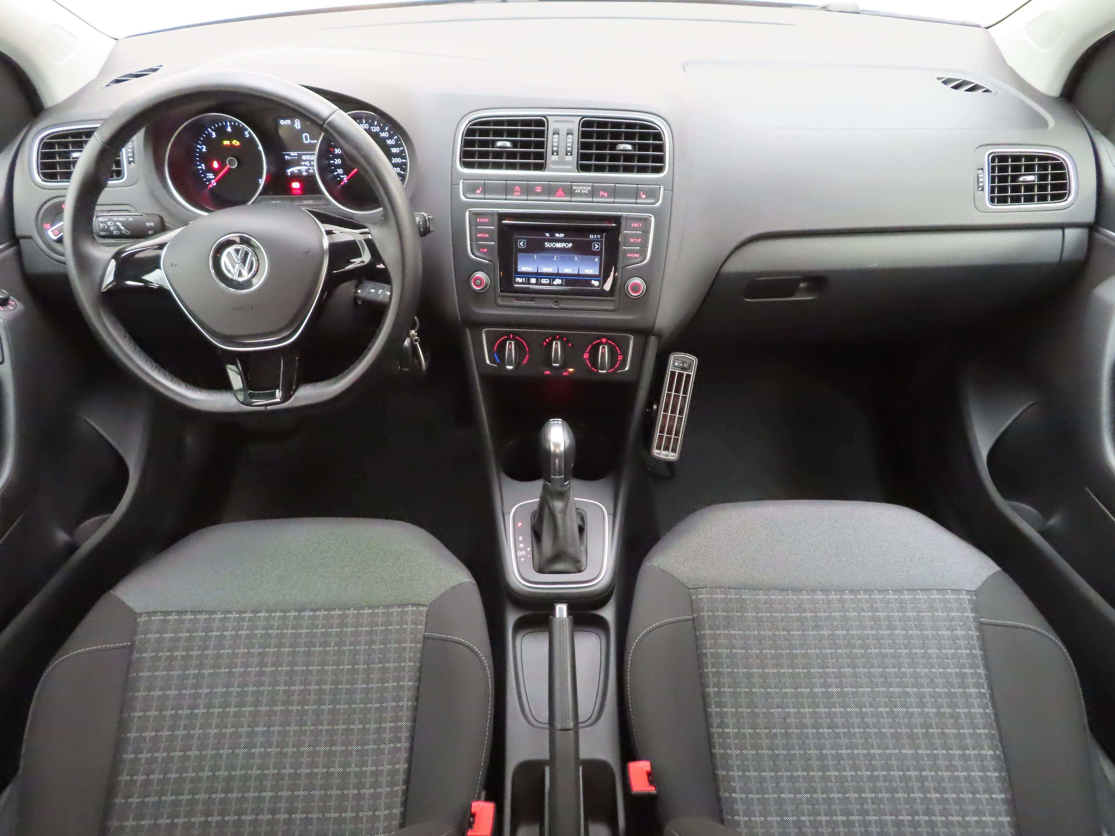 Volkswagen Polo 2017, photo 6/9