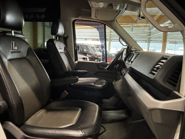 VOLKSWAGEN CRAFTER 2018 2.0TDI 177HV AUTOM 2+4 M-A *WEBASTO *NAHAT* LED *KOUKKU