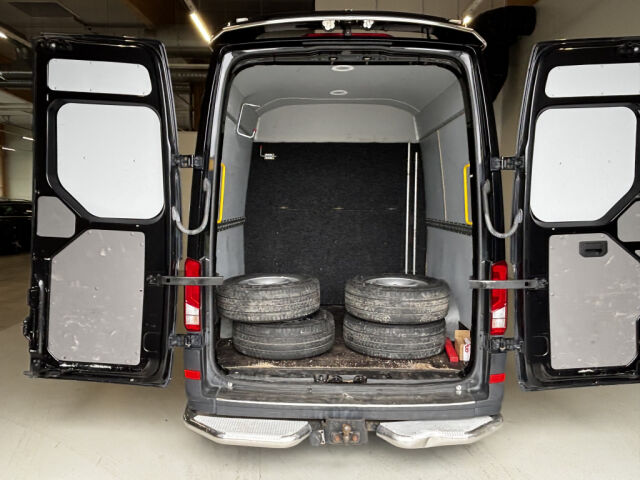 VOLKSWAGEN CRAFTER 2018 2.0TDI 177HV AUTOM 2+4 M-A *WEBASTO *NAHAT* LED *KOUKKU