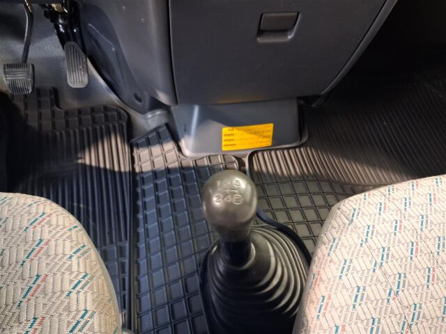 TOYOTA Hiace 2006 2,5 D-4D 90 4ov