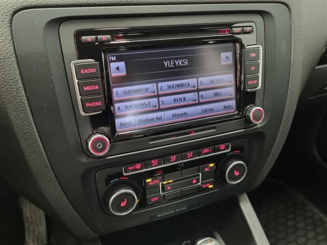 VOLKSWAGEN Jetta 2012 Comfortline 1,4 TSI 90 kW (122 hv) DSG-automaatti / Tutkat / Lohkolämmitin / Vakionopeudensäädin