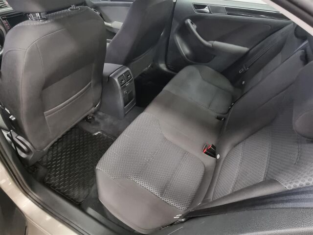 VOLKSWAGEN Jetta 2012 Comfortline 1,4 TSI 90 kW (122 hv) DSG-automaatti / Tutkat / Lohkolämmitin / Vakionopeudensäädin