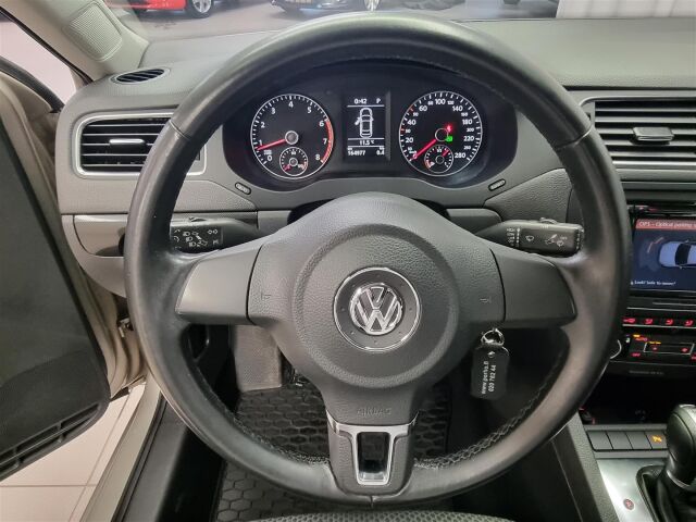 VOLKSWAGEN Jetta 2012 Comfortline 1,4 TSI 90 kW (122 hv) DSG-automaatti / Tutkat / Lohkolämmitin / Vakionopeudensäädin