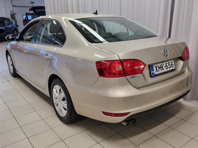 VOLKSWAGEN Jetta 2012 Comfortline 1,4 TSI 90 kW (122 hv) DSG-automaatti / Tutkat / Lohkolämmitin / Vakionopeudensäädin