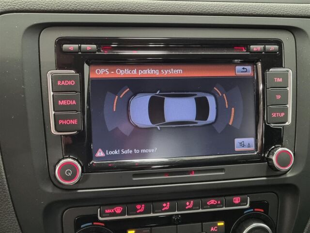 VOLKSWAGEN Jetta 2012 Comfortline 1,4 TSI 90 kW (122 hv) DSG-automaatti / Tutkat / Lohkolämmitin / Vakionopeudensäädin