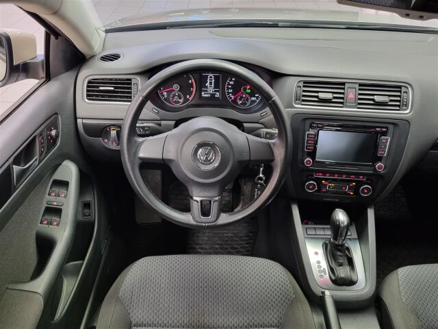 VOLKSWAGEN Jetta 2012 Comfortline 1,4 TSI 90 kW (122 hv) DSG-automaatti / Tutkat / Lohkolämmitin / Vakionopeudensäädin